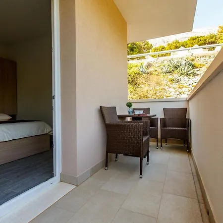 Apartment By The Sea Medici, Omis - 13634 Mimice