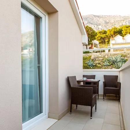 Apartment By The Sea Medici, Omis - 13634 Mimice