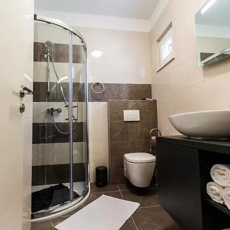 Apartment By The Sea Medici, Omis - 13634 Mimice